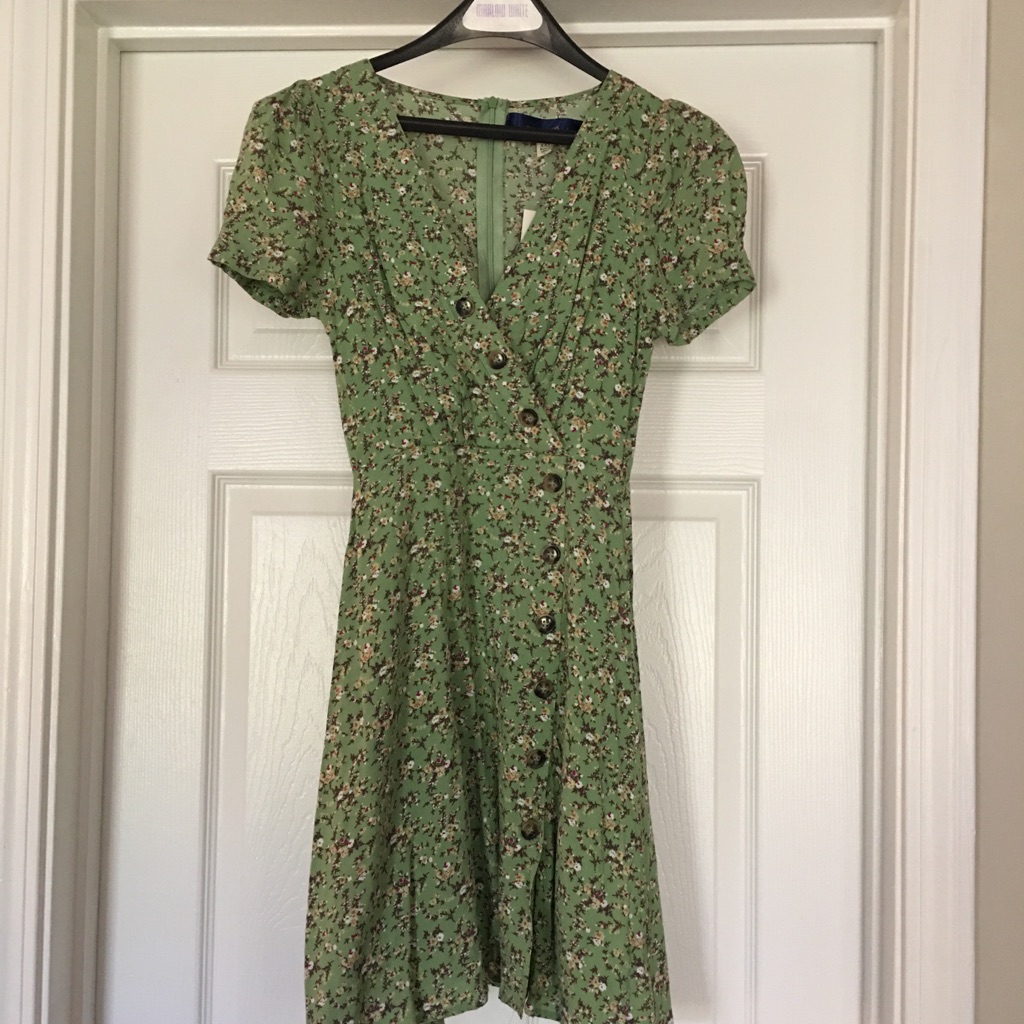 Francesca’s Green Floral Print Spring/Summer Dress